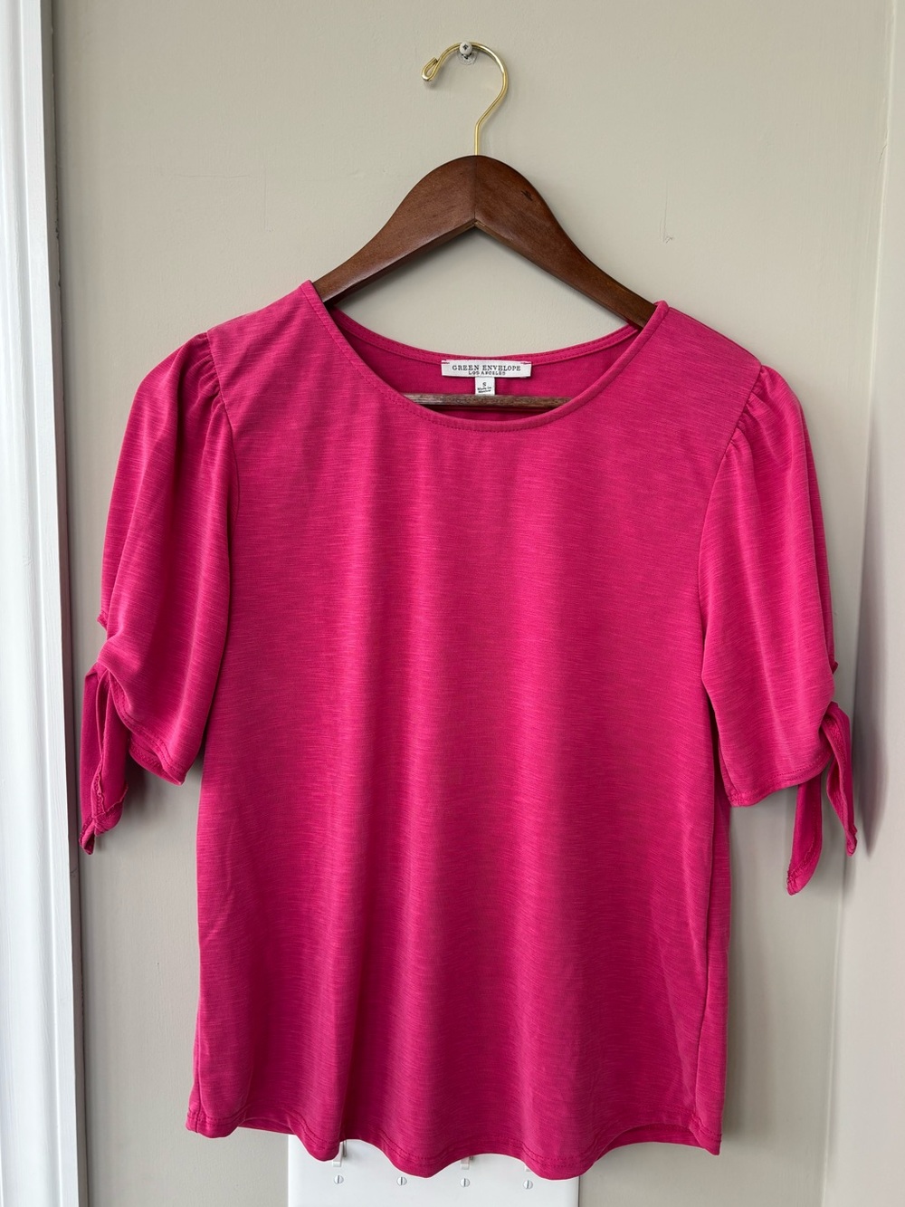 Green envelope pink tie sleeve top small